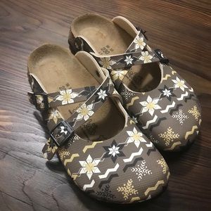 Size ladies 5 (36)birkis fairisle clogs.